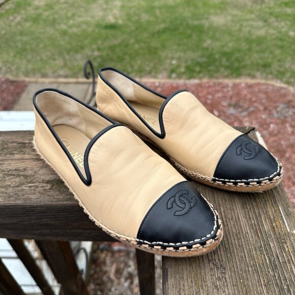 CHANEL 19C Women's Sz 40 Lambskin Beige/Black Mocassins Loafers W/Box - Picture 4 of 16